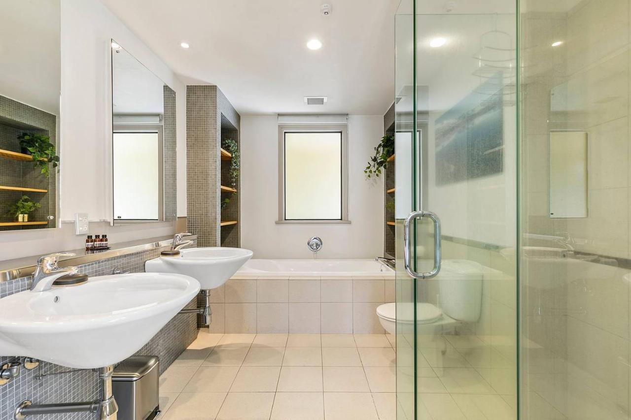 Enormous One Bedroom Beauty In Cbd! Free Parking Оукланд Екстериор снимка